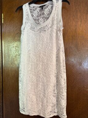 Daisy Fuentes cream lace lined dress